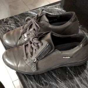 Mobiles ergonomic woman shoes